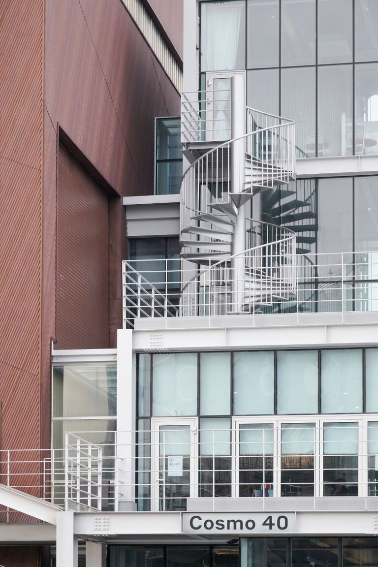  공장형 카페_cosmo40